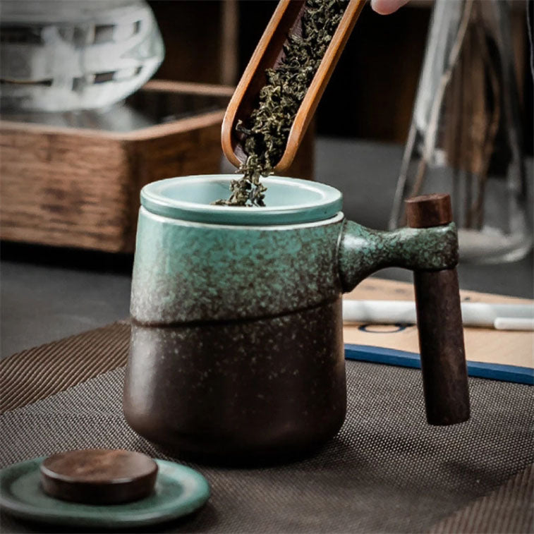 Kaffee- und Teebecher aus Keramik