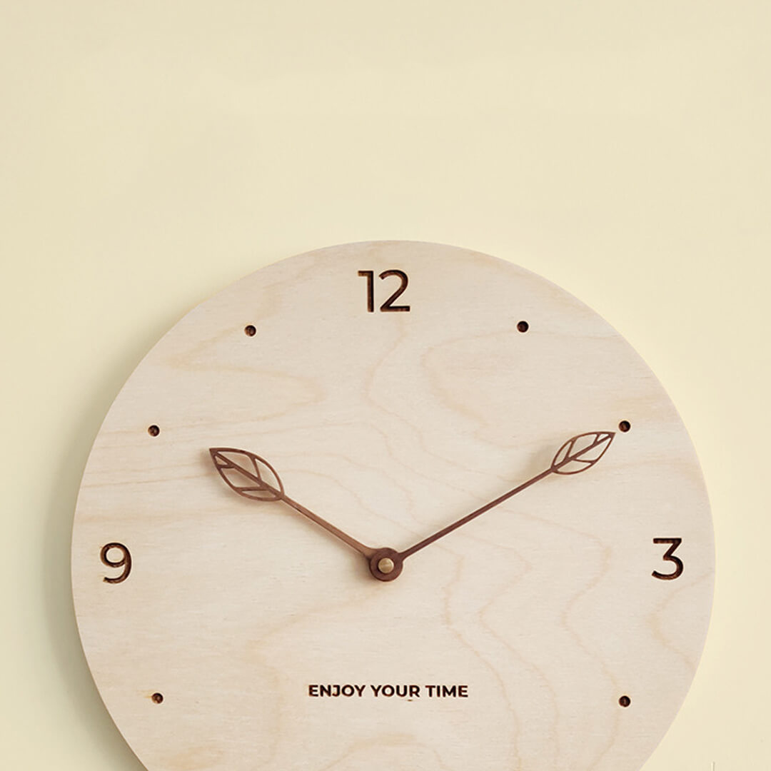 Orologio da parete con corda da appendere in legno