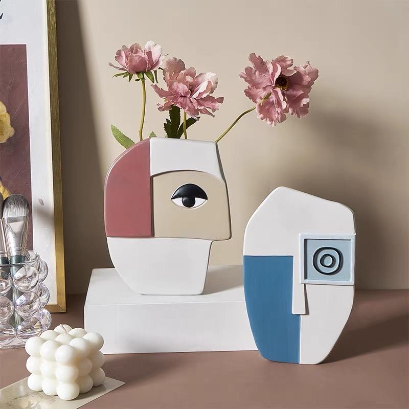 Vase visage humain abstrait