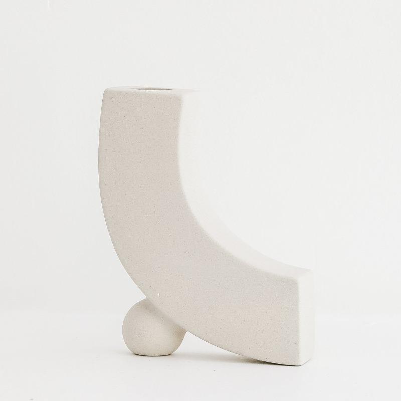 Vase en céramique minimaliste