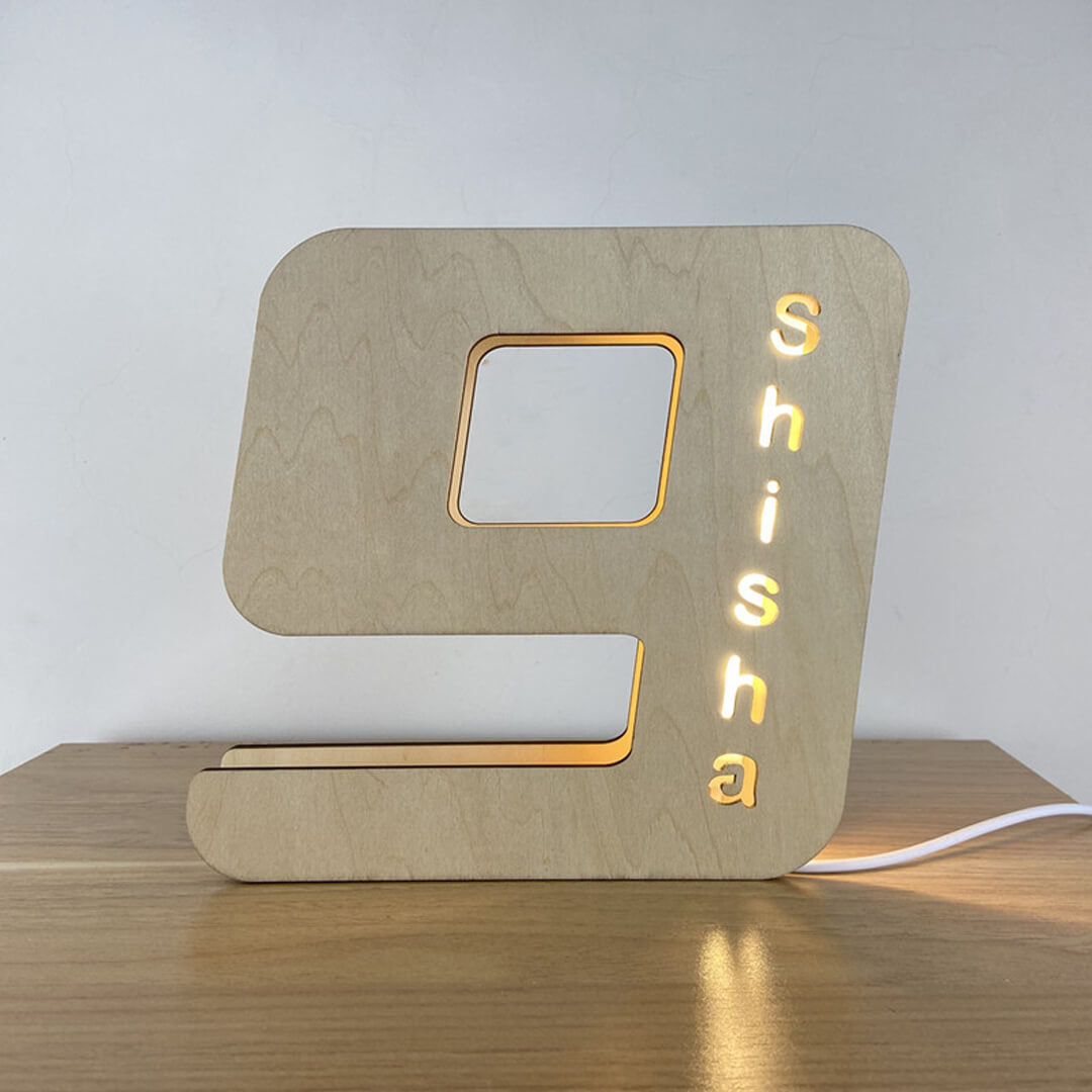 Lampada in legno con numeri personalizzati