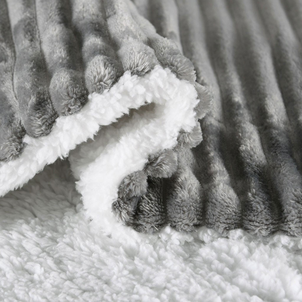 Gestreifte Sherpa-Fleece-Decke