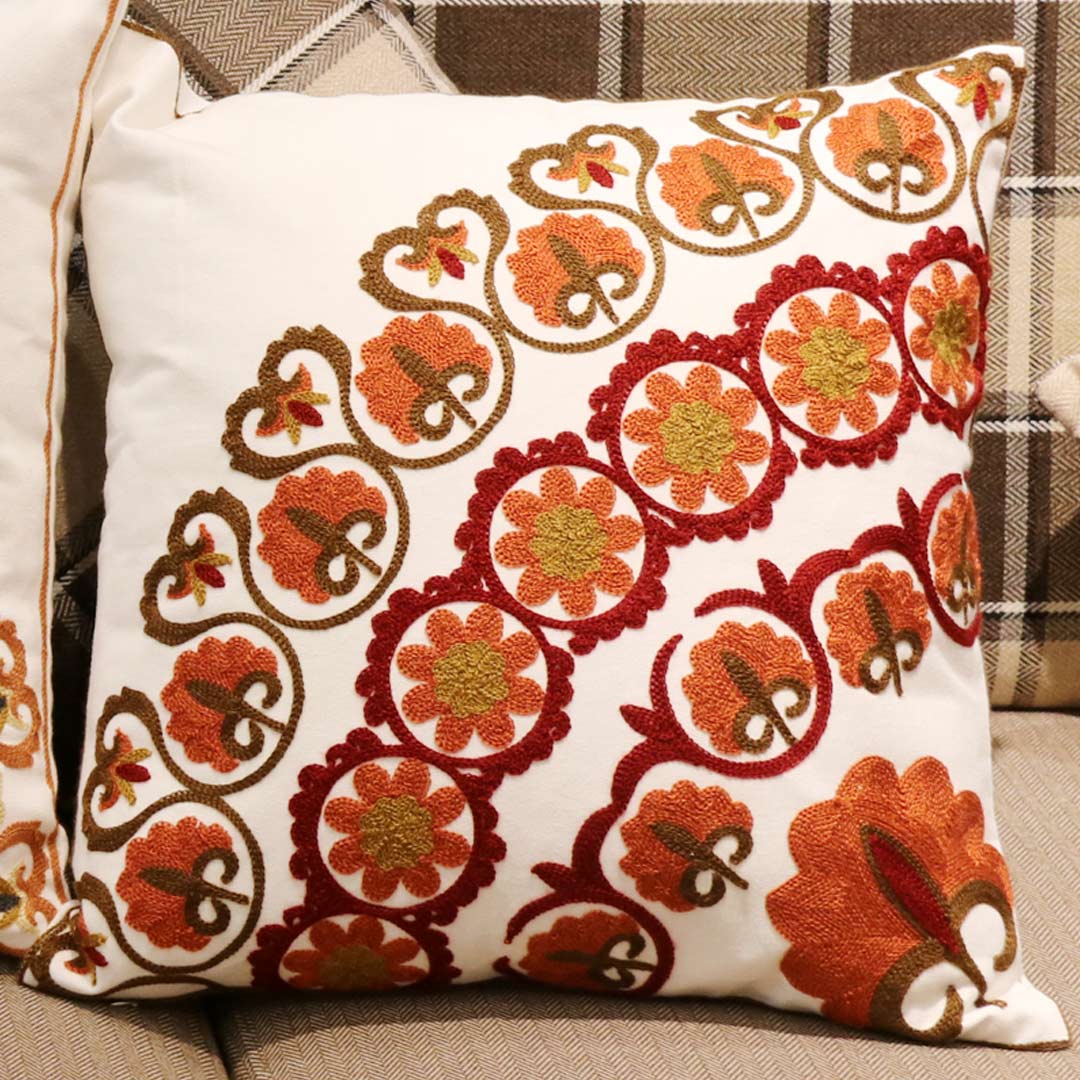 Housses de coussin brodées