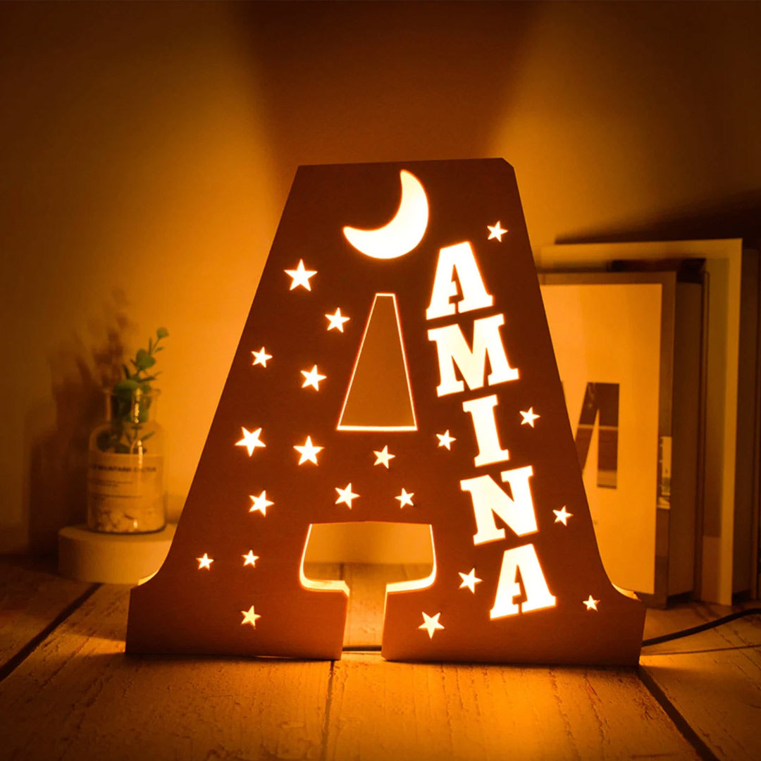 Lampada da lettera in legno con stelle lunari personalizzata