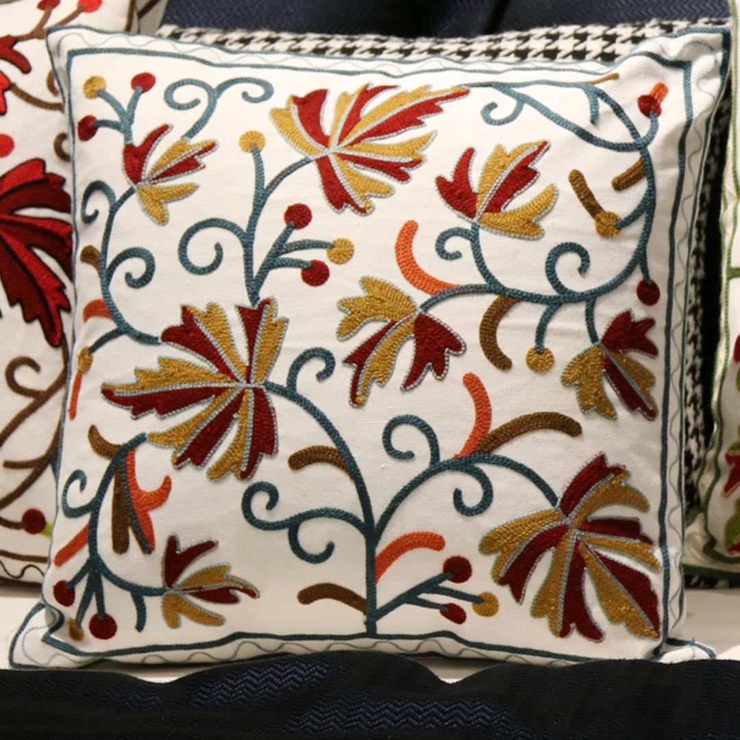 Housses de coussin brodées