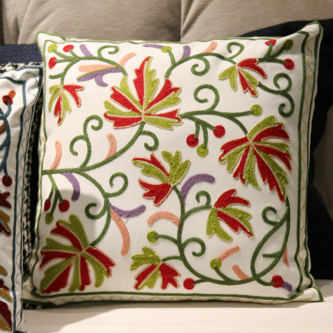 Housses de coussin brodées