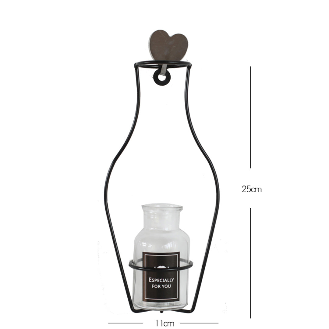 Vase aus Metall mit schwarzer Silhouette und Umriss
