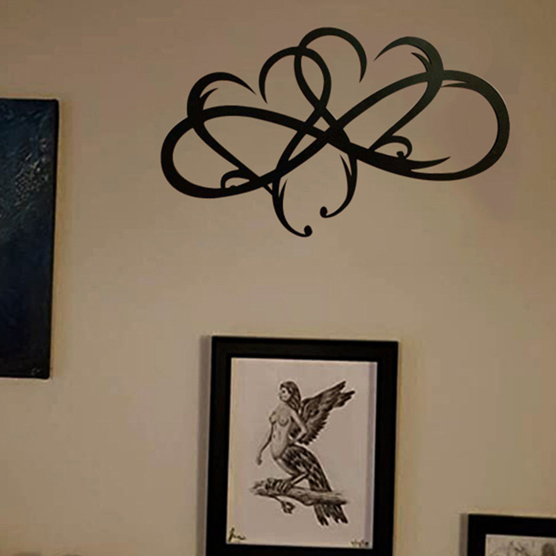 Decoración de pared de acero con corazón infinito