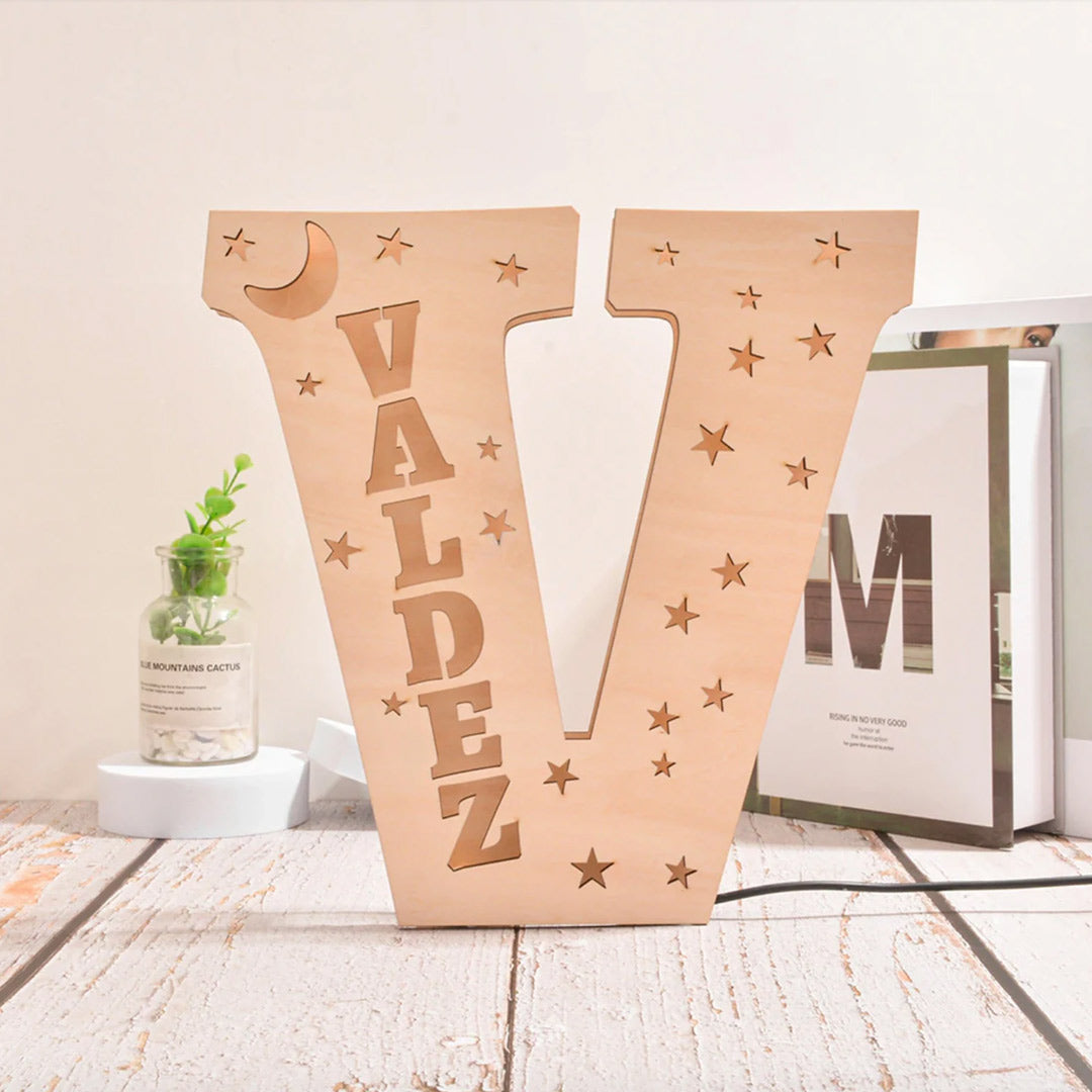 Lámpara personalizada con letras de madera Moon Stars