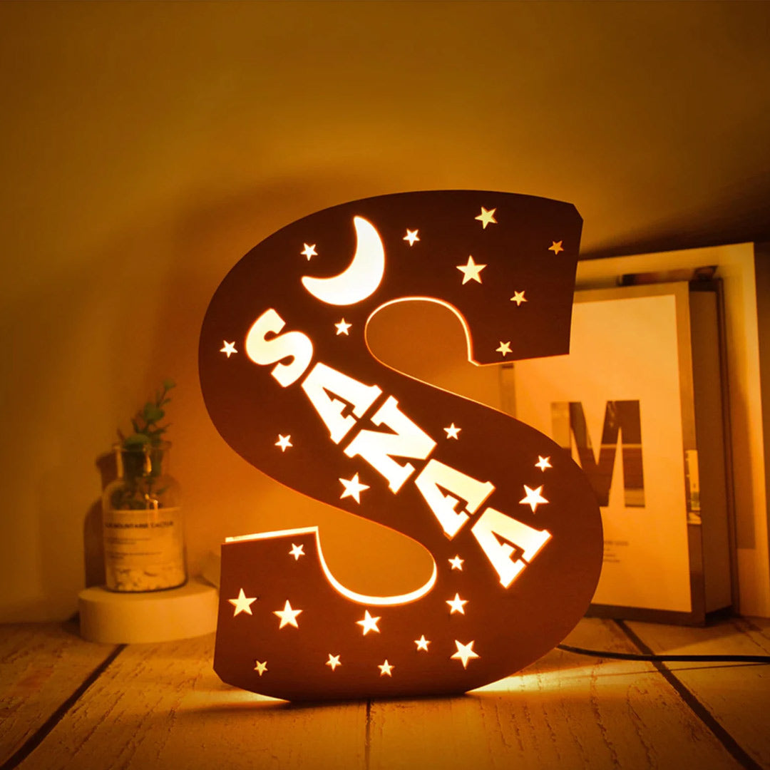 Lampada da lettera in legno con stelle lunari personalizzata