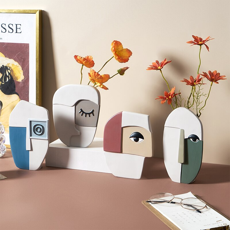 Vase visage humain abstrait