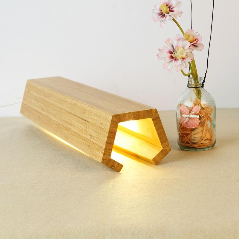 Lampe de table en bois