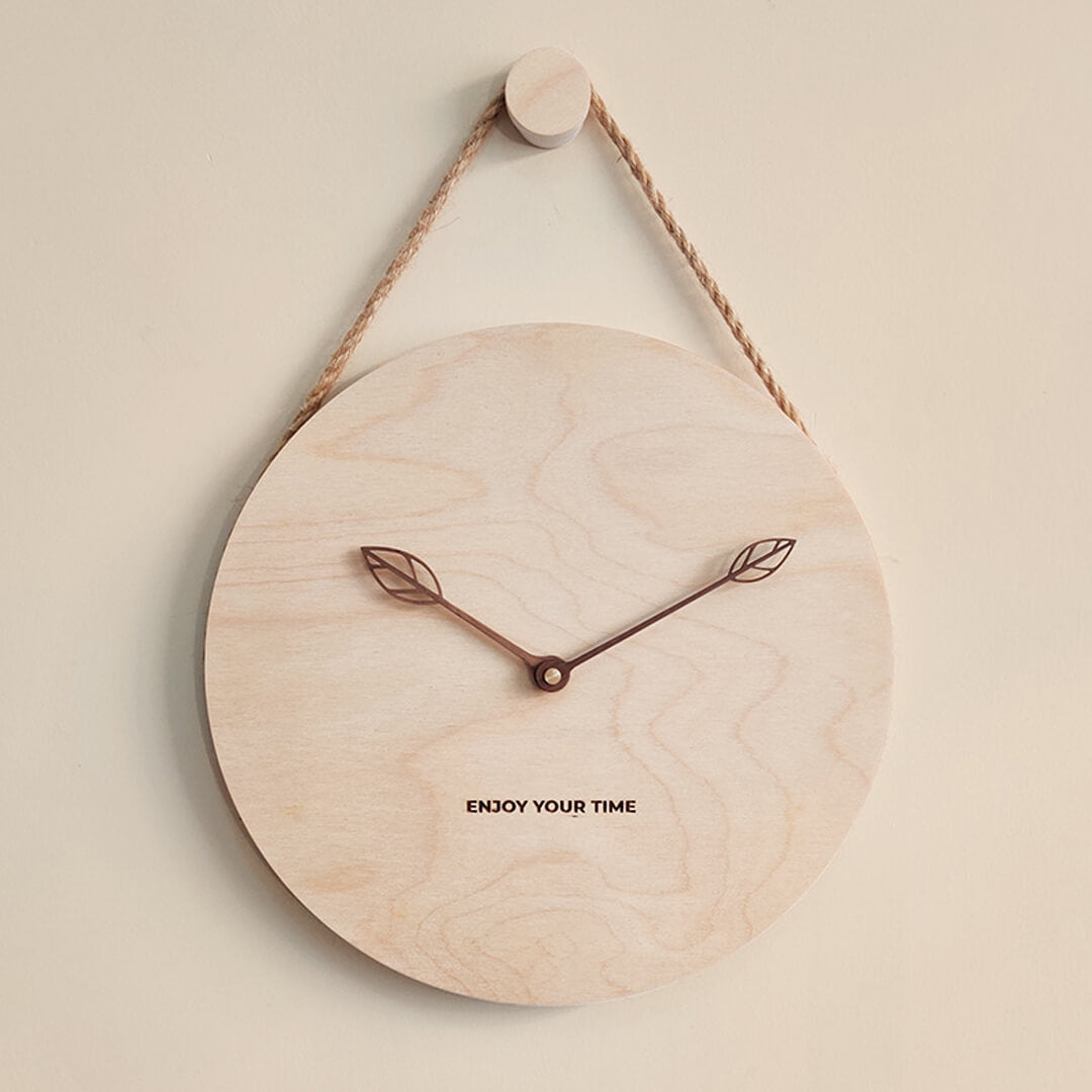 Orologio da parete con corda da appendere in legno