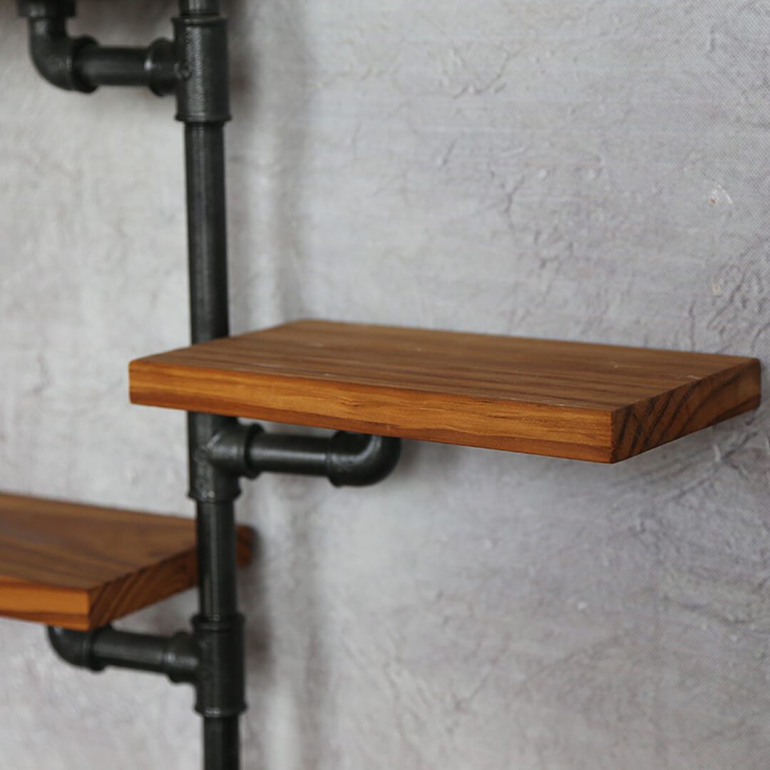 Multi-Layer-Rack im Retro-Industriestil