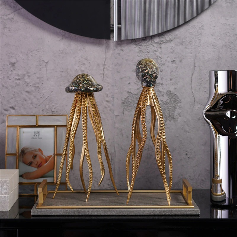 Luxuriöse Tischfigur mit Kraken und Quallen