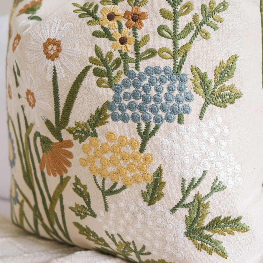 Leinen-Kissenbezug mit Blumenstickerei