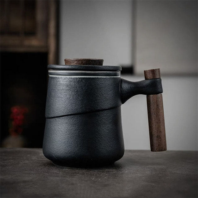 Kaffee- und Teebecher aus Keramik