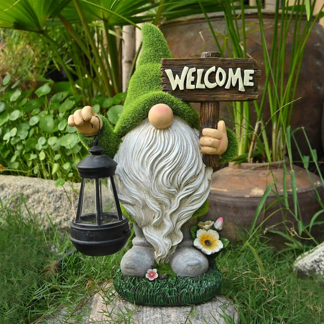 Estatua de gnomo de jardín con bienvenida