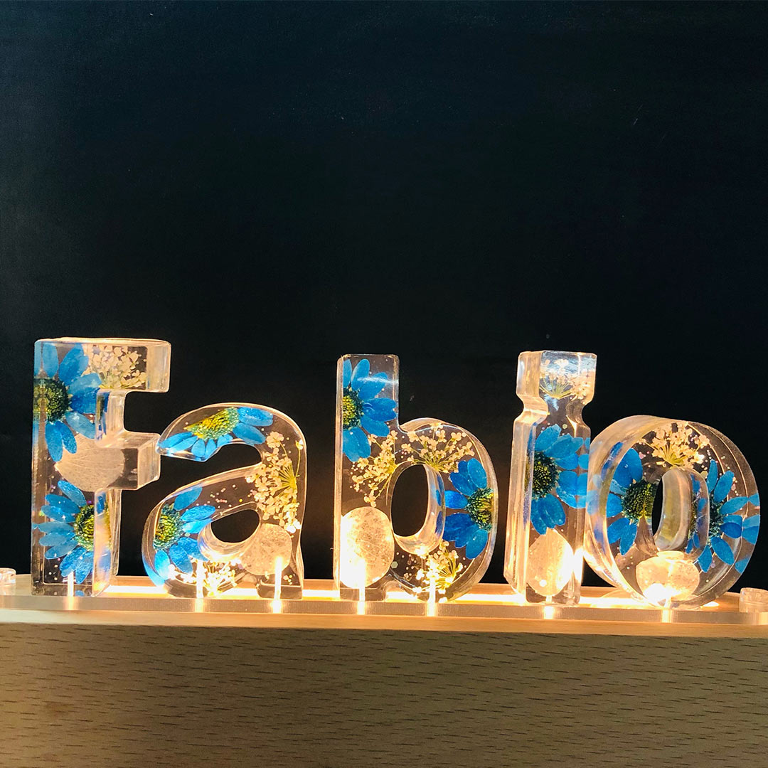 Lámpara de letras de resina de flores secas - HECHO A MANO (2-10 letras)