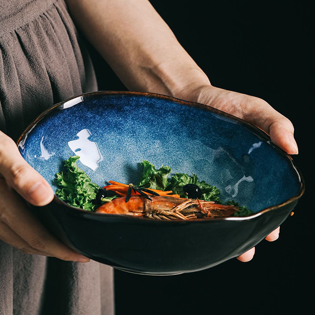 Assiette irrégulière en céramique