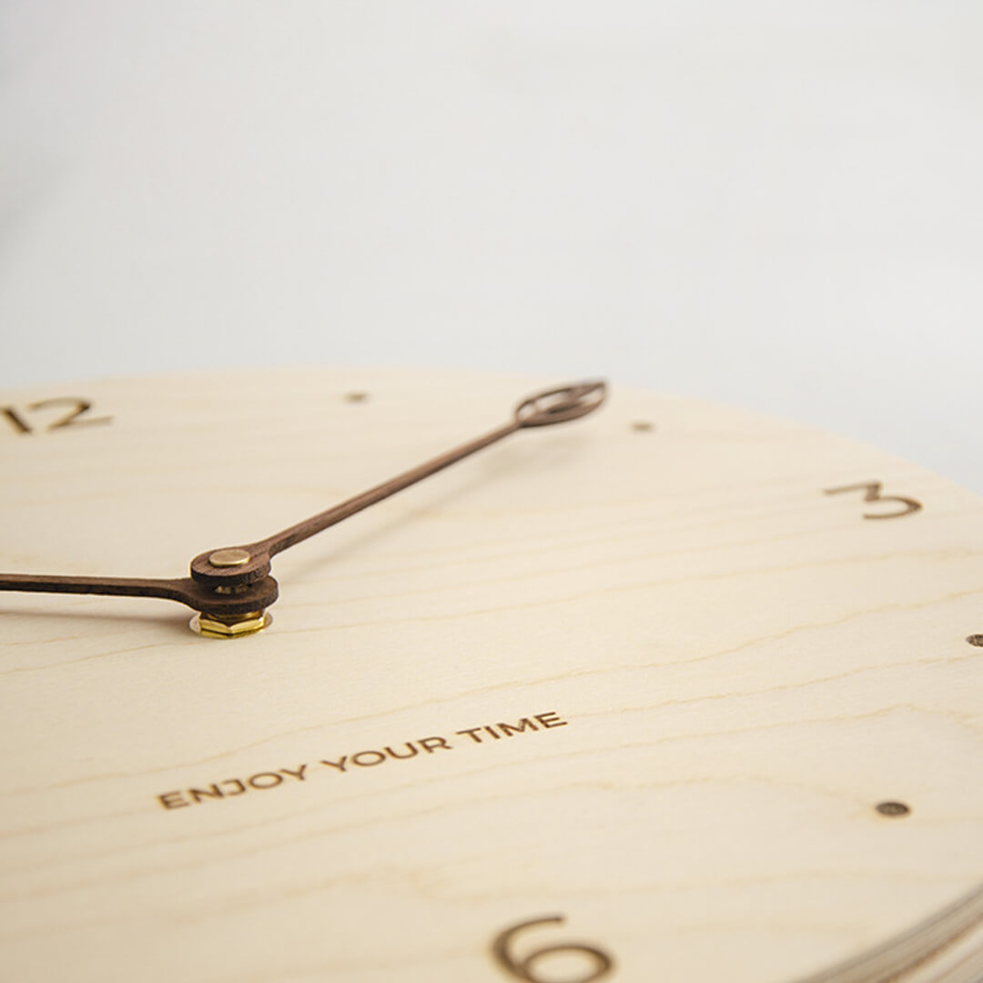 Orologio da parete con corda da appendere in legno