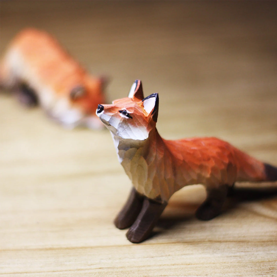 Figurines de renard en bois