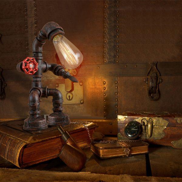 Roboter-Steampunk-Schreibtischlampe mit Steckdose