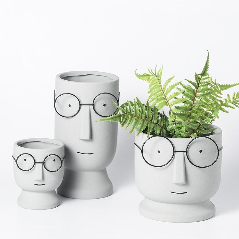Vaso per piante da ragazzo con occhiali