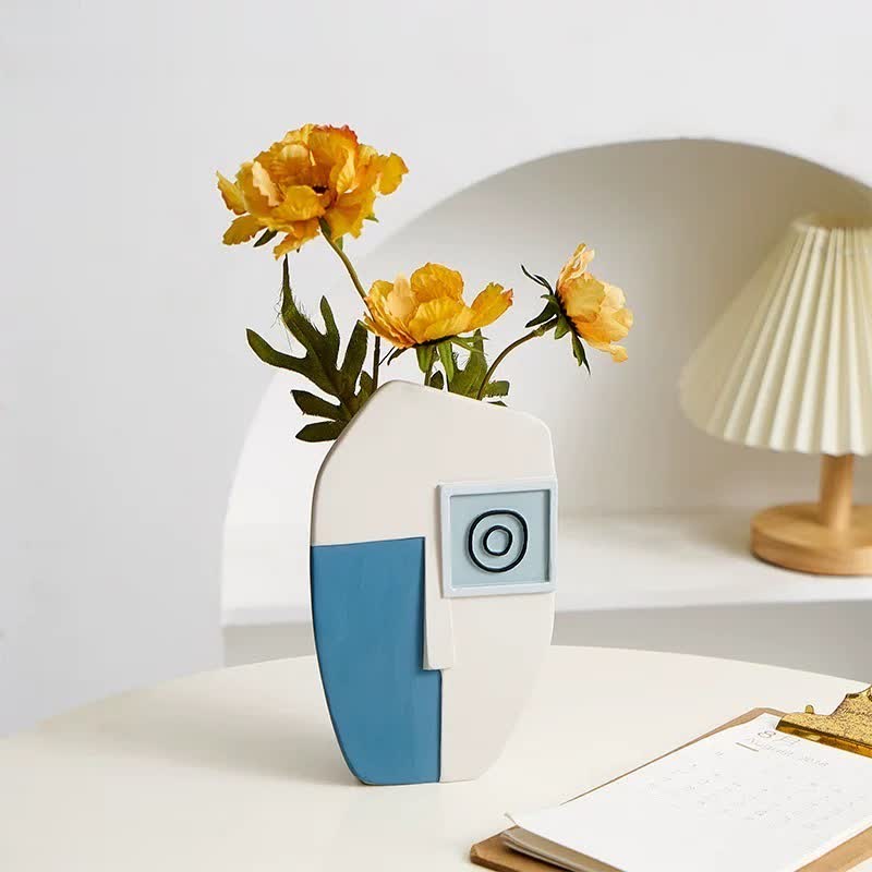 Vase visage humain abstrait