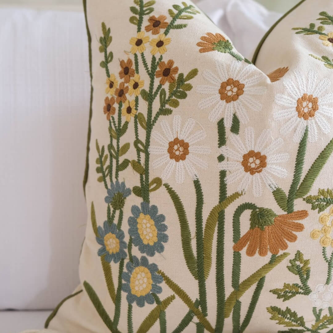 Leinen-Kissenbezug mit Blumenstickerei