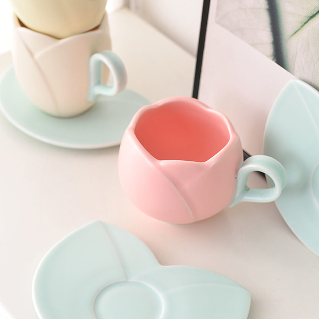 Tazza creativa unica del tulipano con il piattino