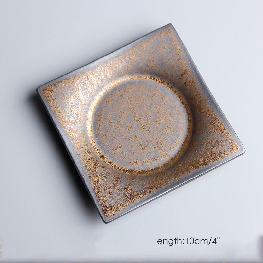 Taza vintage de cerámica con mango de madera