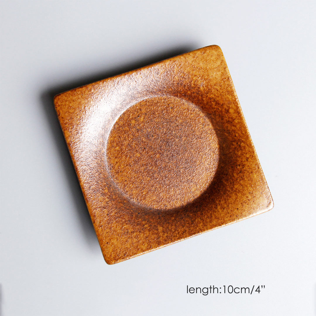 Taza vintage de cerámica con mango de madera
