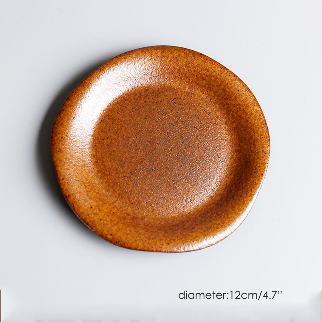 Taza vintage de cerámica con mango de madera
