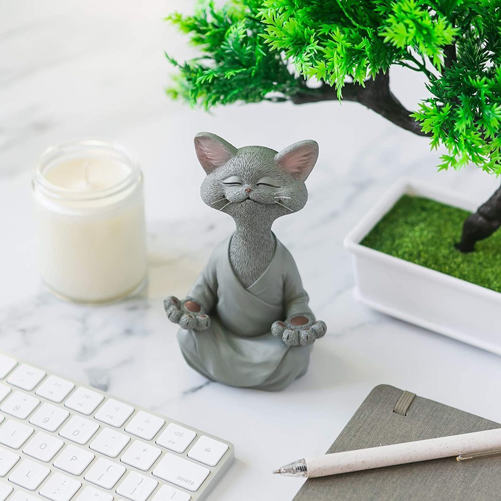 Escultura de gato zen