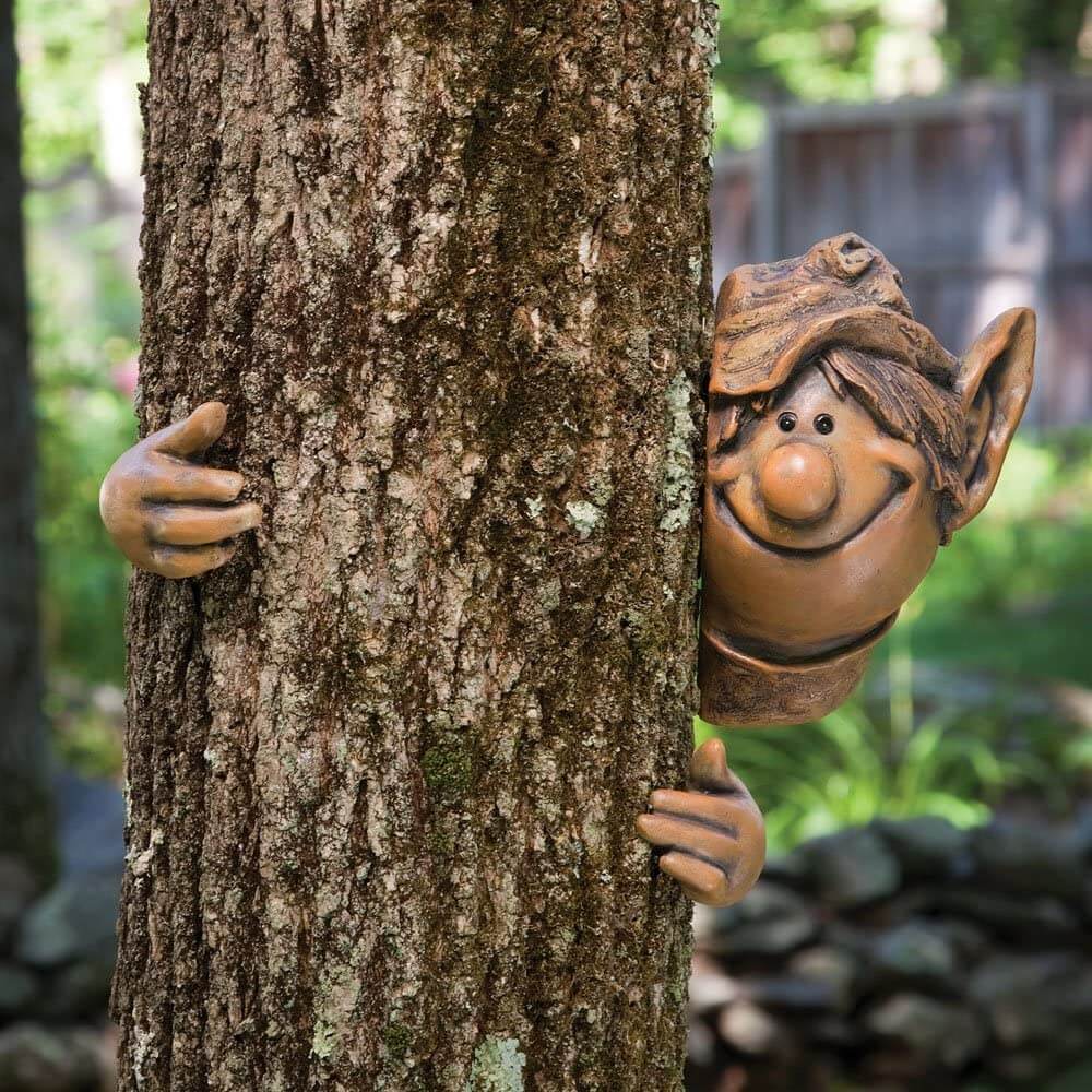 Hugger de árboles Elf Peeker de jardín