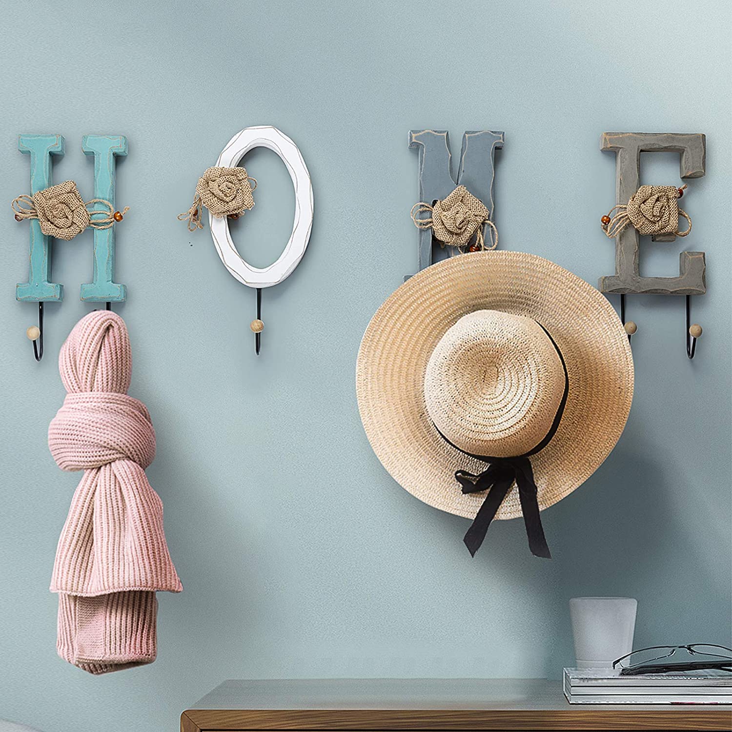 Ganci da parete con lettere d'amore in legno