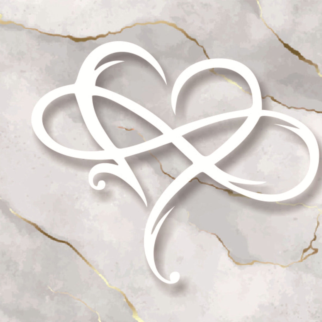 Decoración de pared de acero con corazón infinito