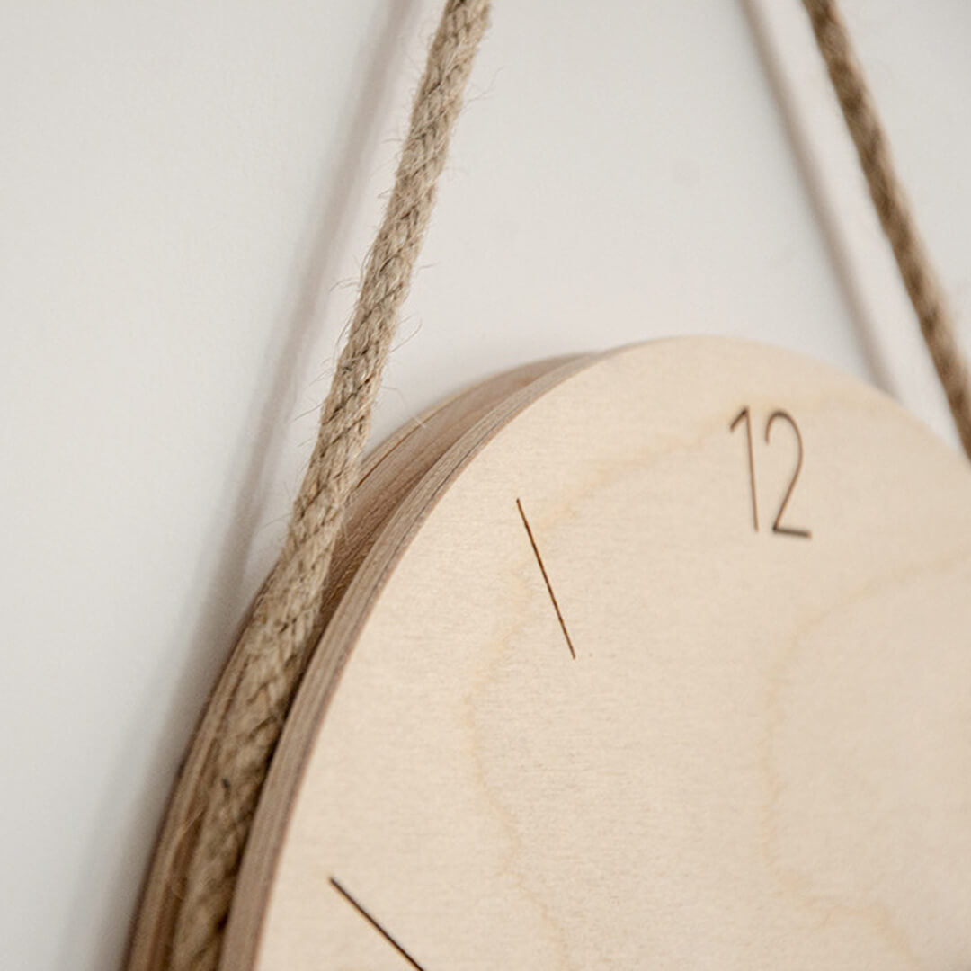 Orologio da parete con corda da appendere in legno
