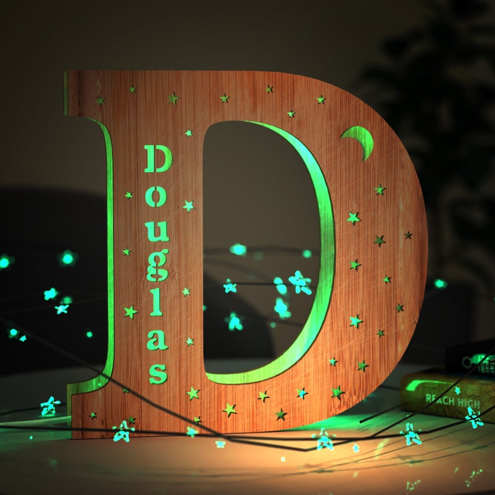 Luz nocturna personalizada con letras de madera