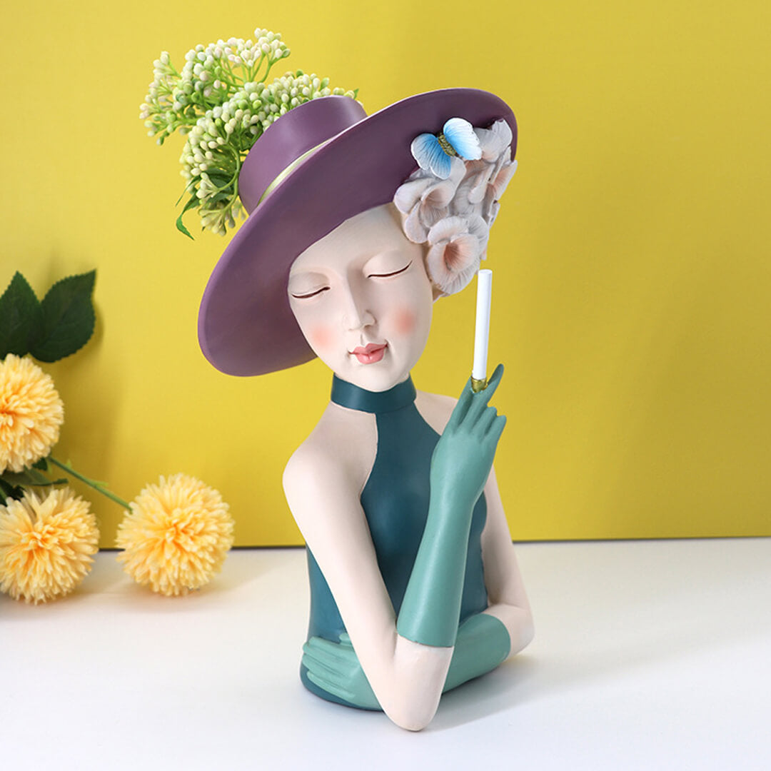 Moderne Mädchen denken Statue Blumenvase