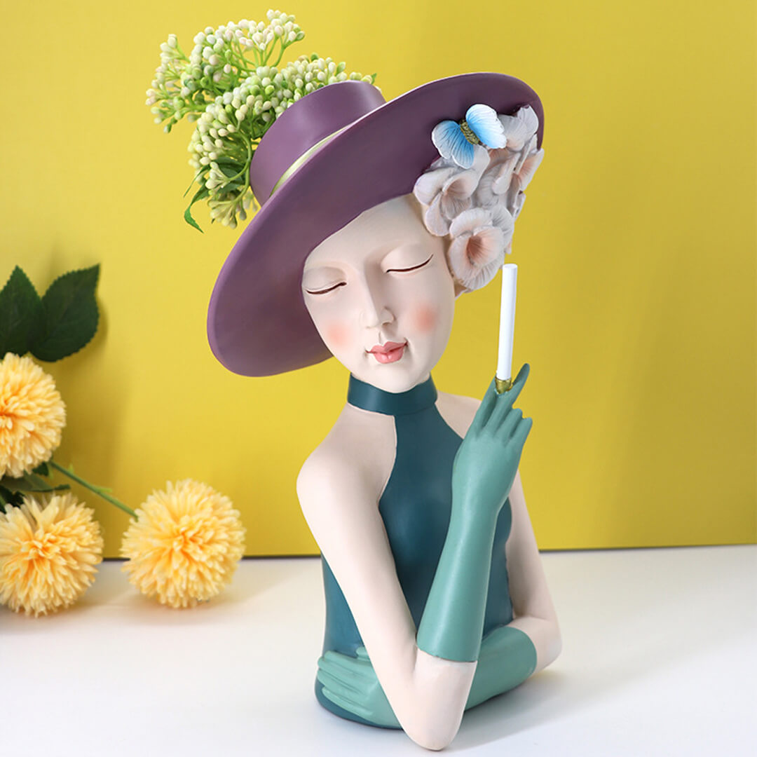 Moderne Mädchen denken Statue Blumenvase