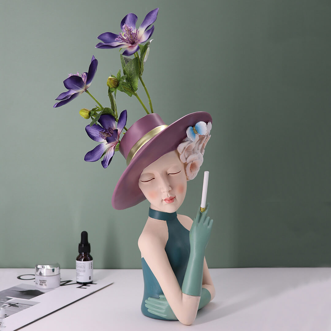 Vaso di fiori della statua di pensiero della ragazza moderna