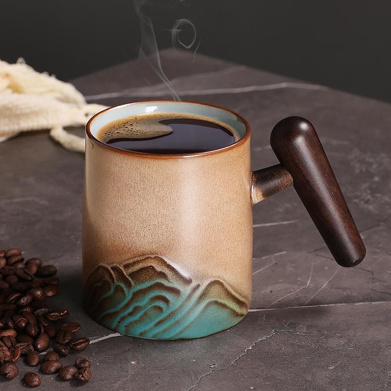 Gran taza de café y té de montaña