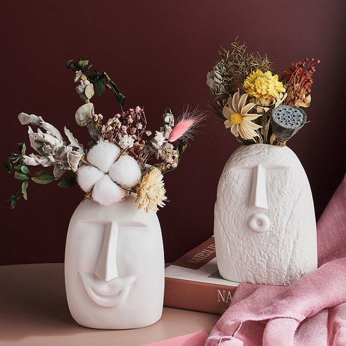 Vase visage abstrait en céramique