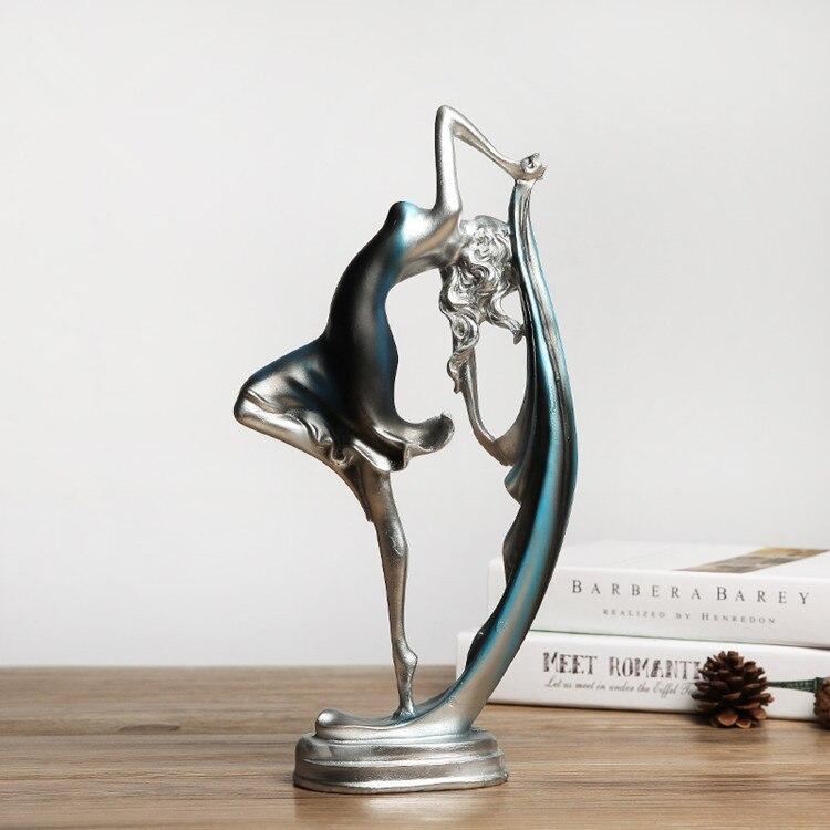 Figurines de danseurs modernes