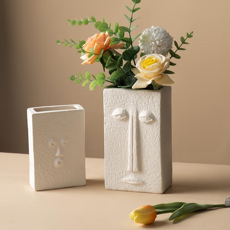 Vase visage abstrait en céramique