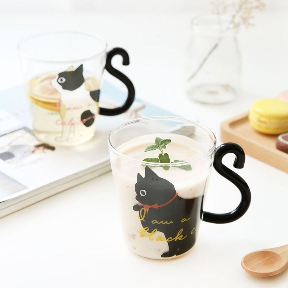 Taza de cristal con asa de cola de gato