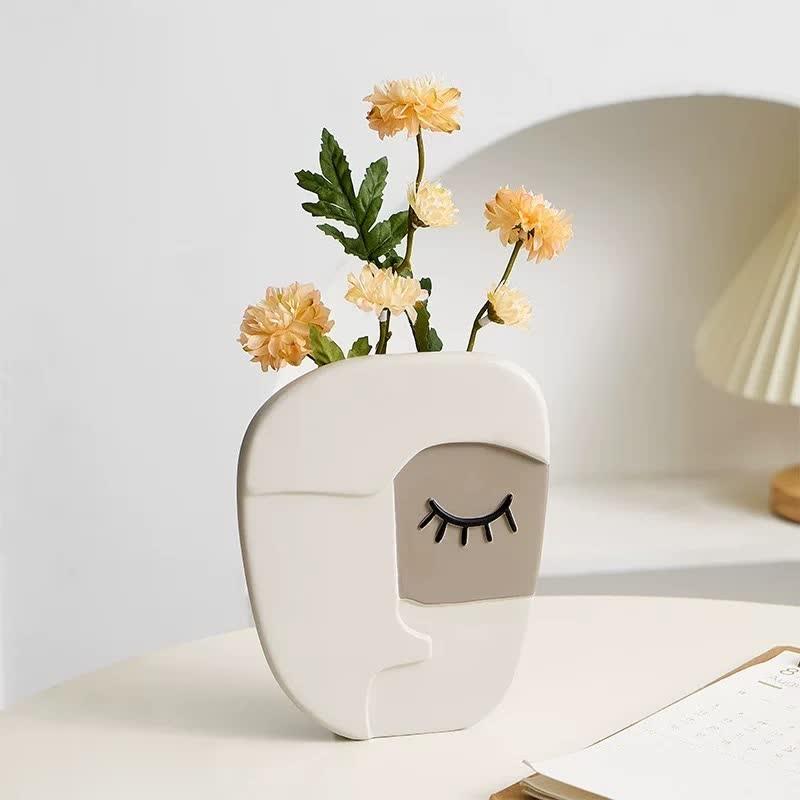 Vase visage humain abstrait