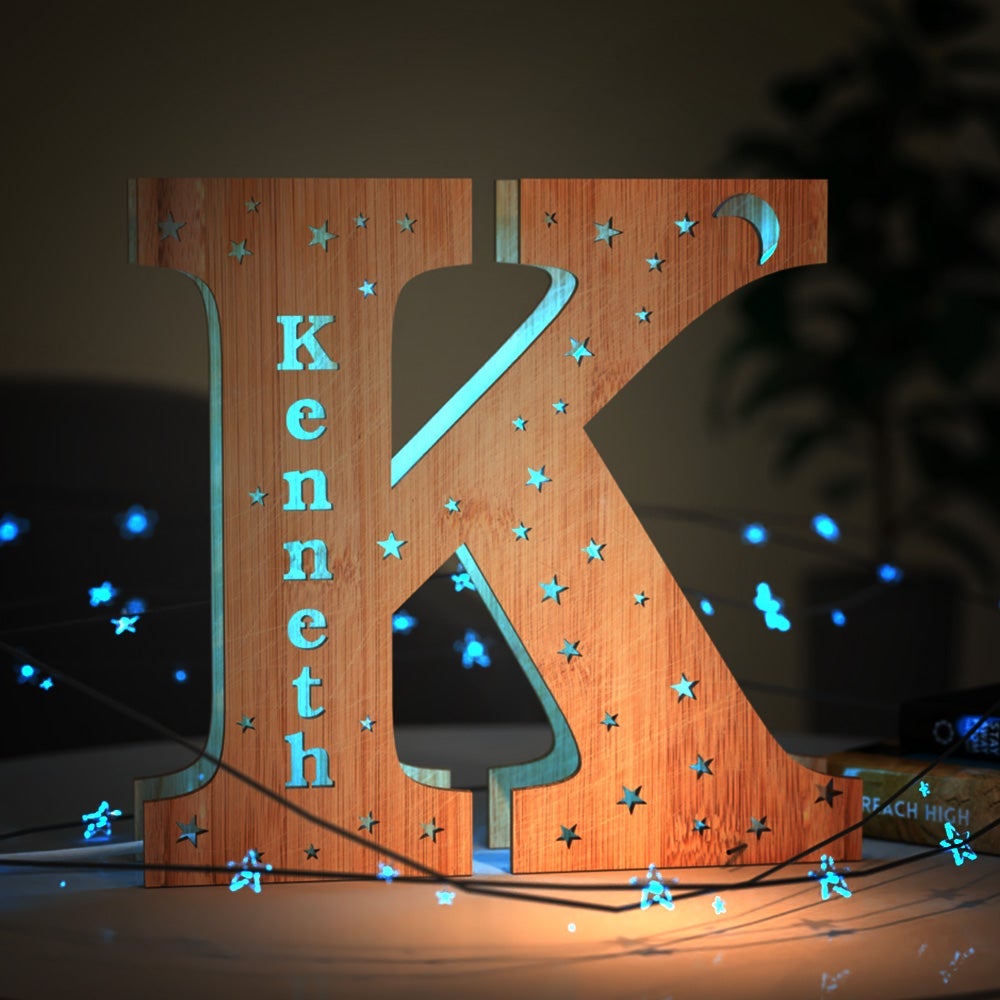 Luz nocturna personalizada con letras de madera